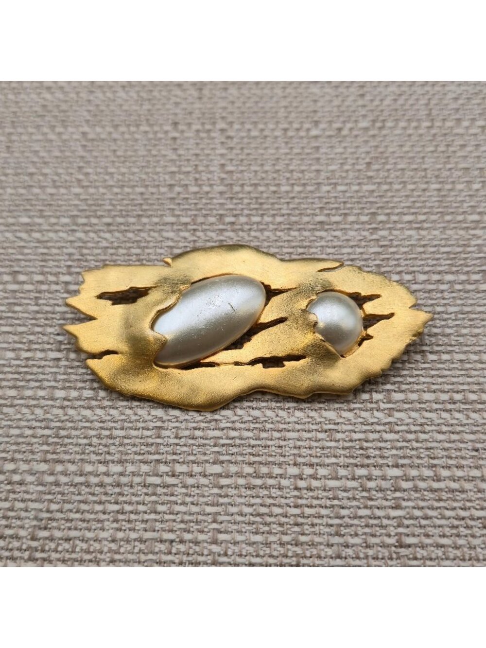 Vintage Modernist Brutalist Organic Freeform Textured Faux Pearl Brooch Pin B158